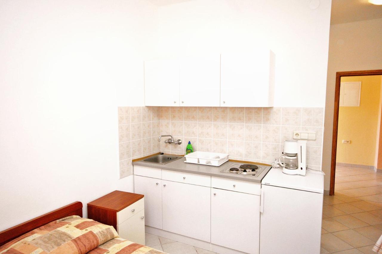 Apartments With A Parking Space Rovanjska, Paklenica - 6209 Exterior foto